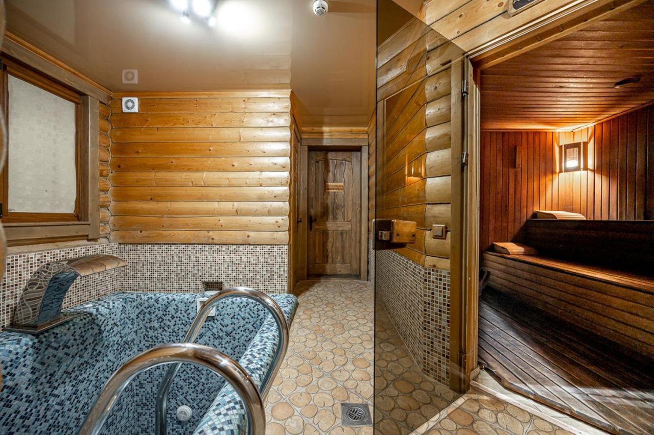 Tatariv DeLuxe Hotel Bagian luar foto