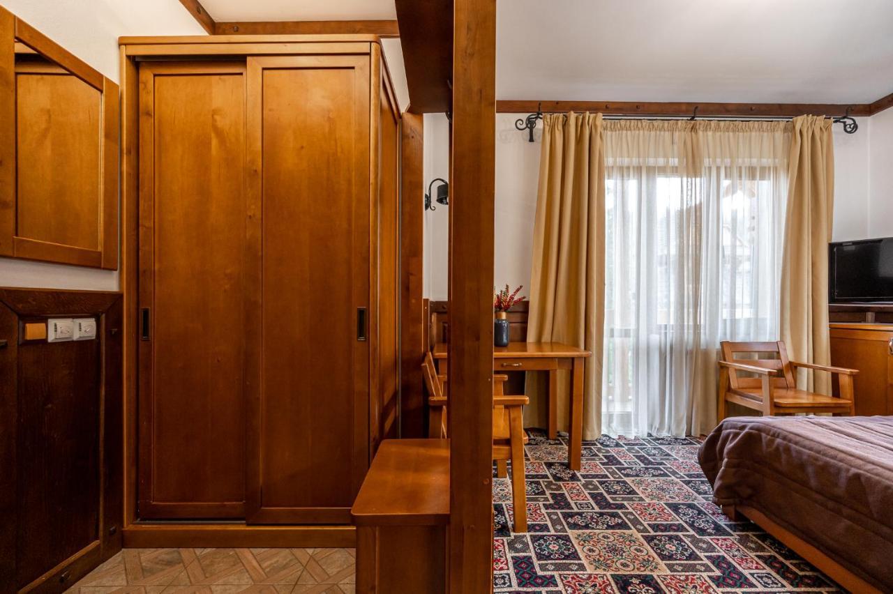 Tatariv DeLuxe Hotel Bagian luar foto