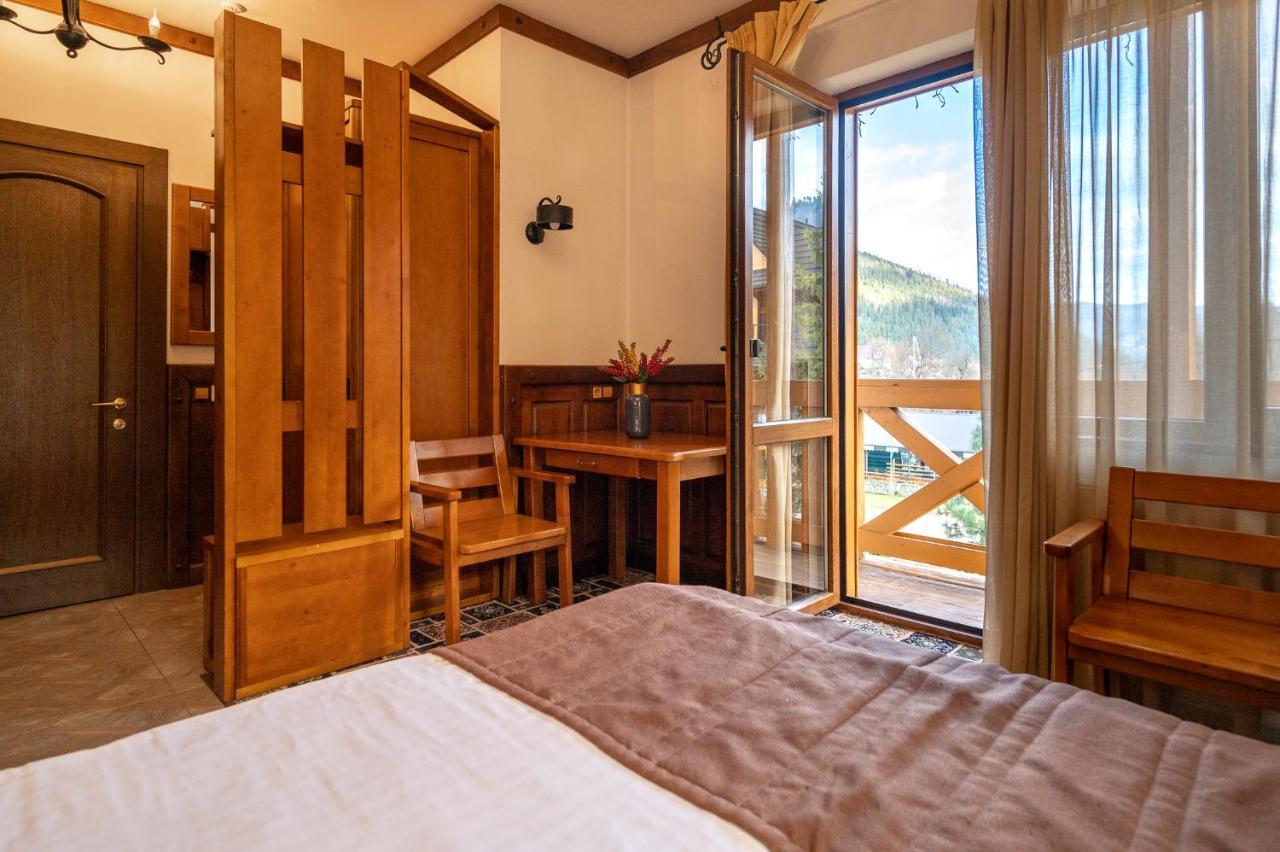 Tatariv DeLuxe Hotel Bagian luar foto