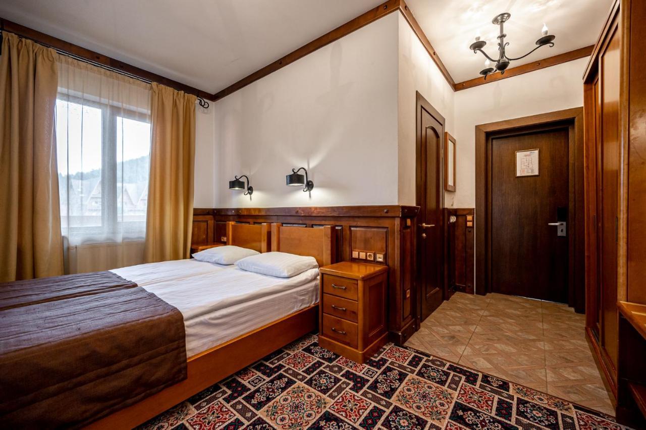 Tatariv DeLuxe Hotel Bagian luar foto