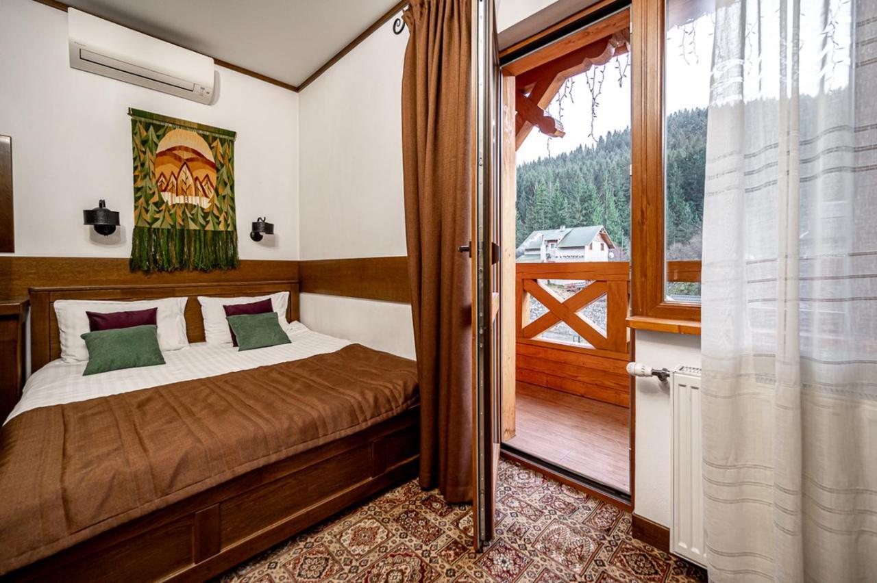 Tatariv DeLuxe Hotel Bagian luar foto