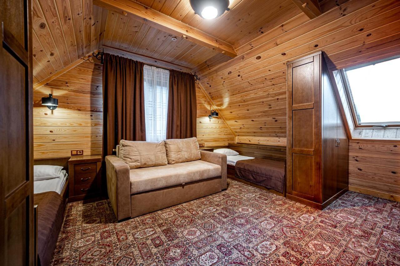 Tatariv DeLuxe Hotel Bagian luar foto