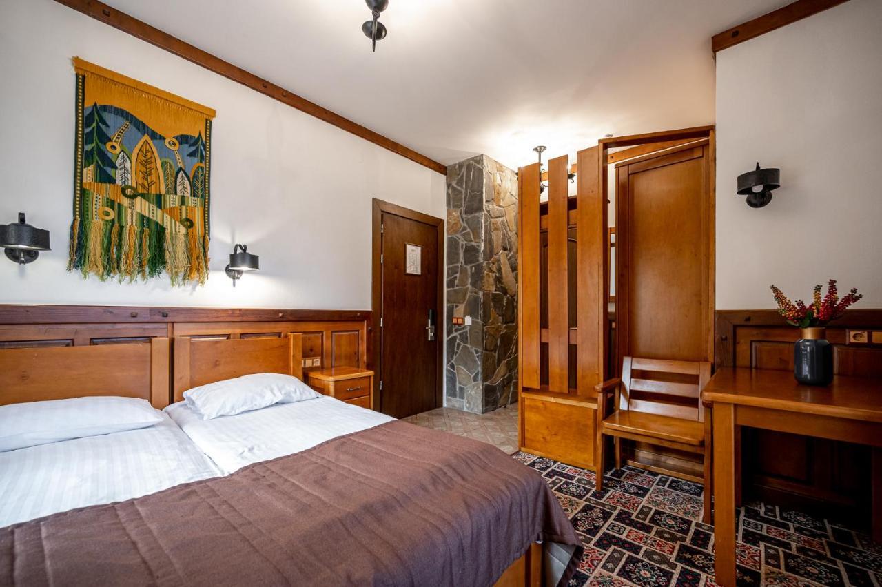 Tatariv DeLuxe Hotel Bagian luar foto