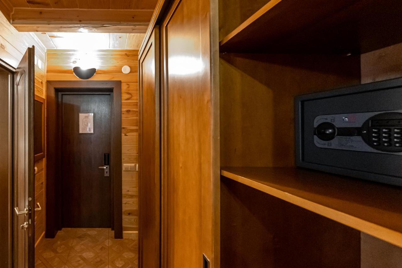 Tatariv DeLuxe Hotel Bagian luar foto