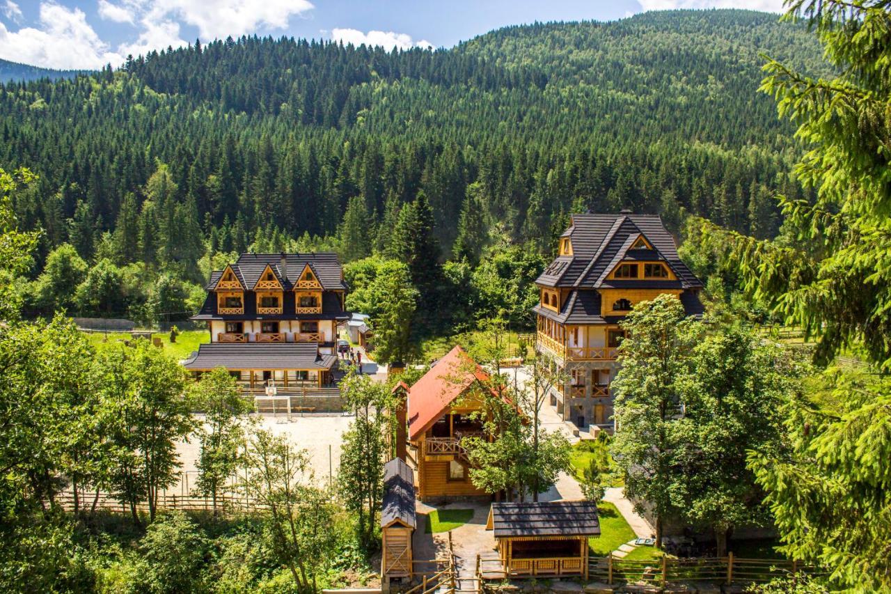Tatariv DeLuxe Hotel Bagian luar foto