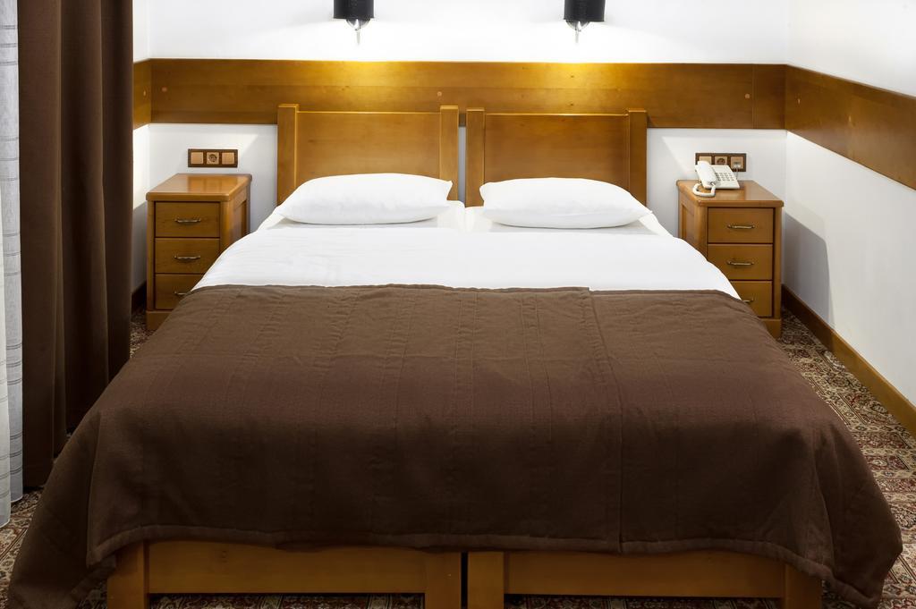 Tatariv DeLuxe Hotel Bagian luar foto